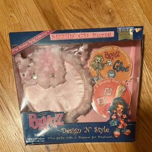 Bratz Sizzlin' CD Purse Set Cloe